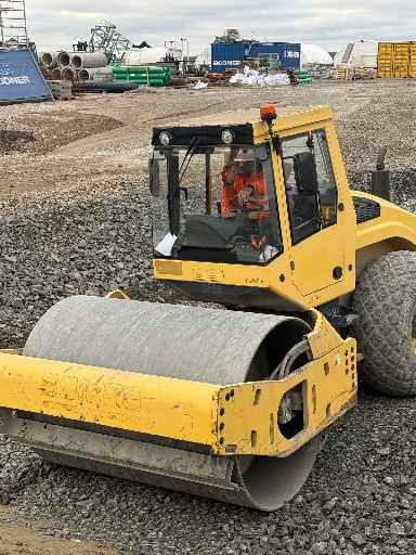 Glattwalze auf Baustelle